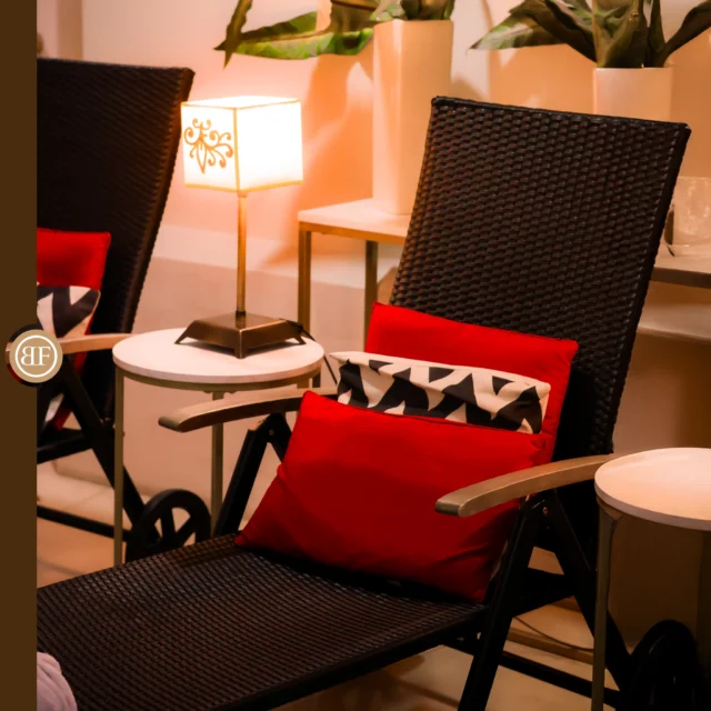 Chwile, które zatrzymują czas… ✨
W świecie pełnym pośpiechu, zapraszamy Cię do przestrzeni, gdzie liczy się tylko spokój. Subtelne światło, kojąca atmosfera i wygoda, która otula zmysły – to tutaj marzenia spotykają się z rzeczywistością. 🕯️

Pozwól sobie na luksus odpoczynku, który koi ciało i duszę.
_____

Moments that make time stand still… ✨
In a world that never slows down, we invite you to a sanctuary where serenity reigns. Soft lighting, soothing ambiance, and comfort that embraces your senses — here, dreams gently unfold into reality. 🕯️

Allow yourself the quiet luxury of true relaxation — where every detail is designed for your well-being.

#przyjemność #pleasures #spawarszawa #dayspa #odpoczynek #relaxationtime #czasdlasiebie #timeforyou #relaks #luxuryspa #miejscezklimatem #mojczas #regeneracja #staremiastowarszawa #warsawoldtown #odpocznij #miłośćdosiebie #masaż #massagetherapy